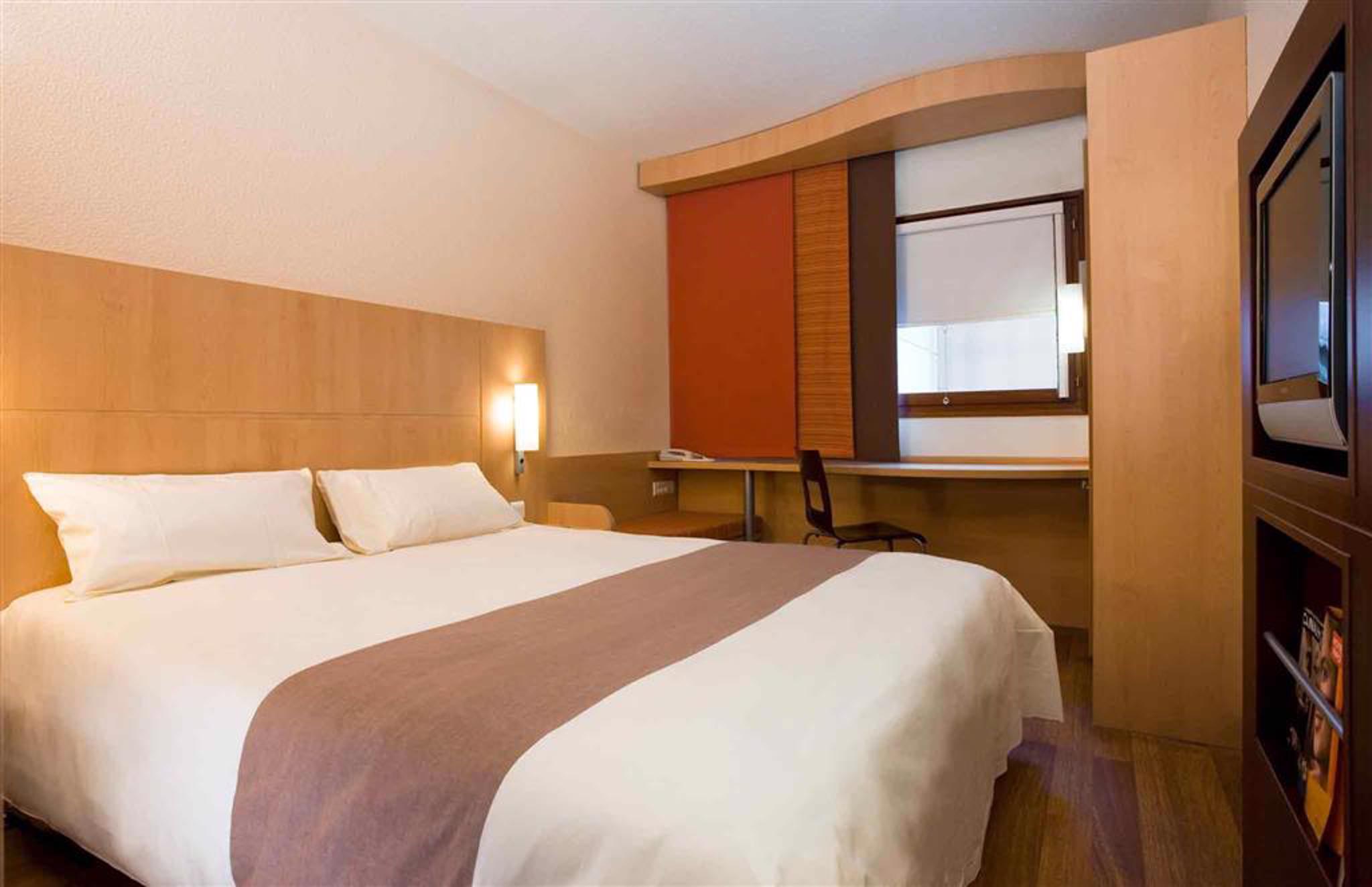 Hotel Ibis Paris Ornano Montmartre Nord 18Eme Zewnętrze zdjęcie