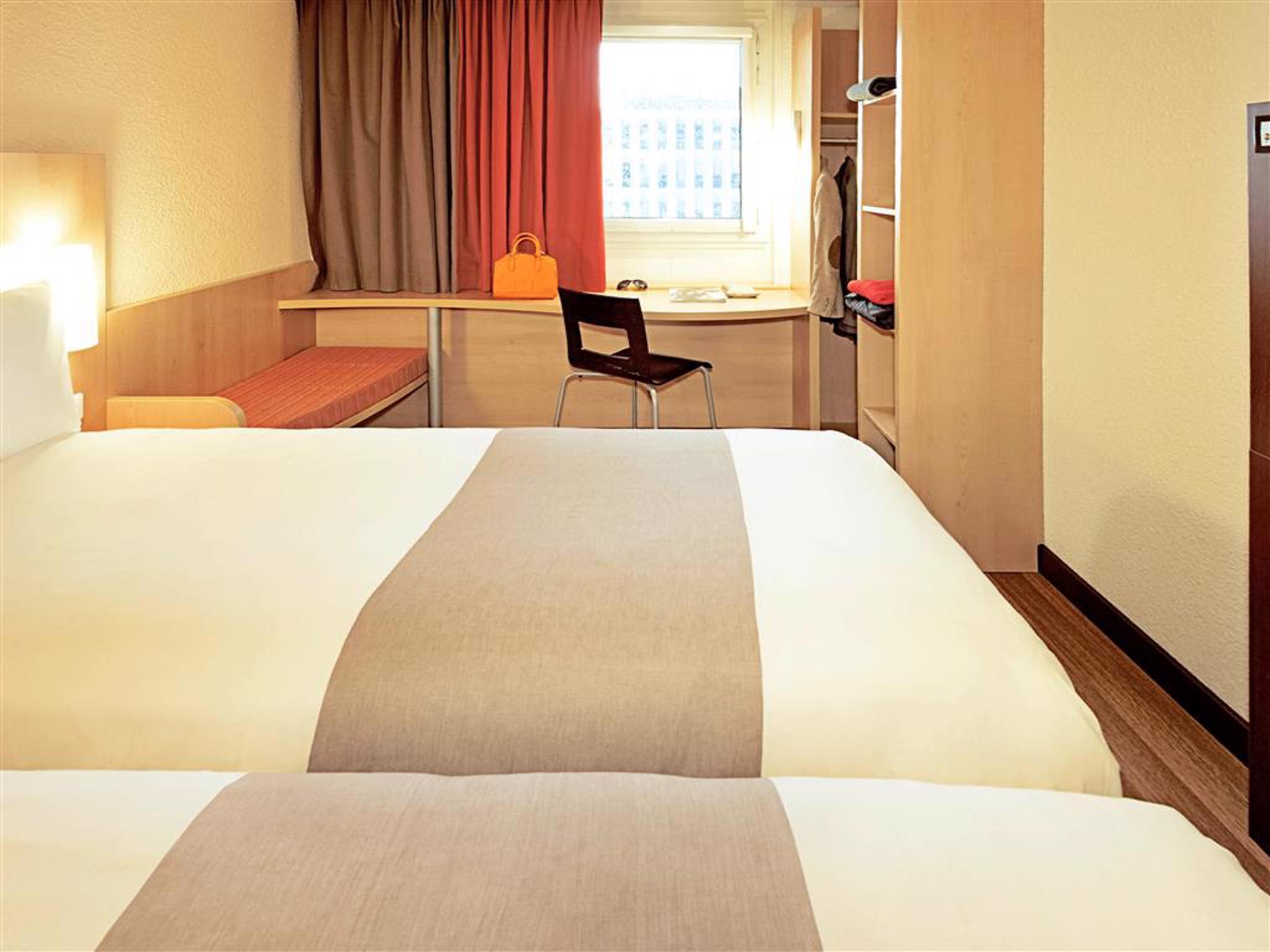 Hotel Ibis Paris Ornano Montmartre Nord 18Eme Zewnętrze zdjęcie